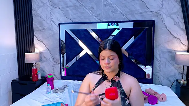 KarinaSimonz live cam on StripChat