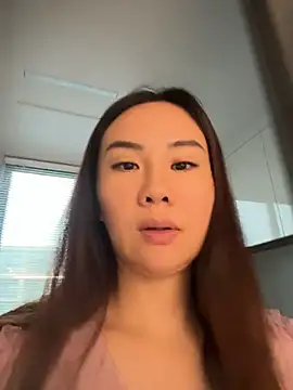 Yioyio-666 live cam preview