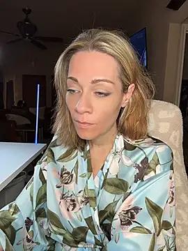 EdenDelilah1 vertical video cam