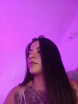 laura_22x live cam preview