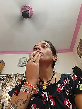 Sexy-Suhani2