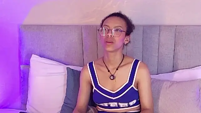 sophie_rojas live cam on StripChat