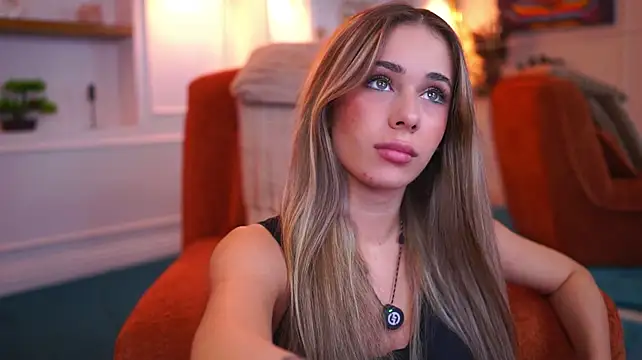 Ava_Solis
