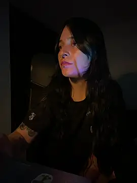 Abril_Thompson221 live cam preview