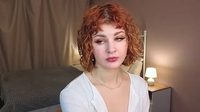 Kira__Fluffy live cam on StripChat