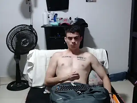 Zac_Efront live cam preview