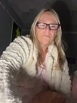 Blondnboujee53