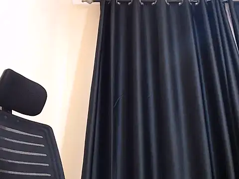 Petite_freakette live cam preview