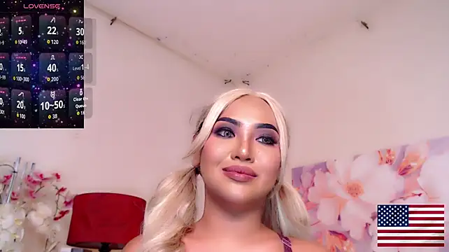 Playfull_Shemale_Savanna