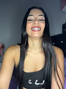 LilacNoir live cam on StripChat