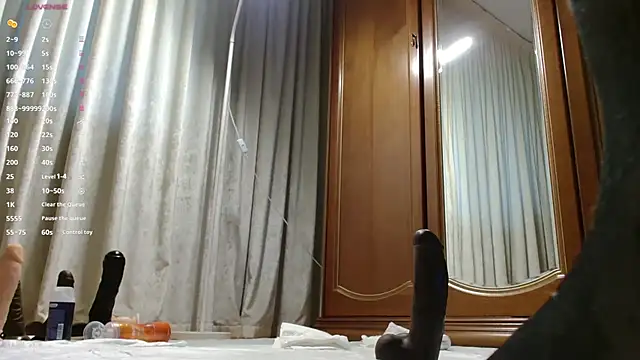 Crazy1One live cam preview