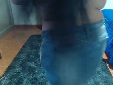 Dirtykisslatina live cam on StripChat