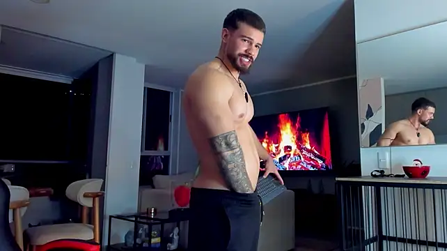 valenthino_salvatore (M young) - shirt off