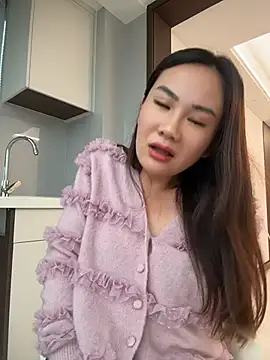 Yioyio-666 live cam on StripChat
