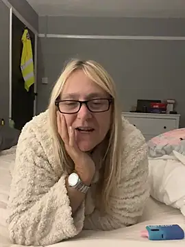 Blondnboujee53