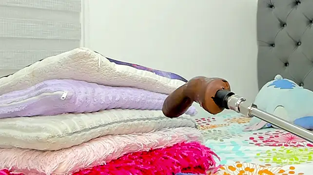 Elizabeth_18_ live cam on StripChat