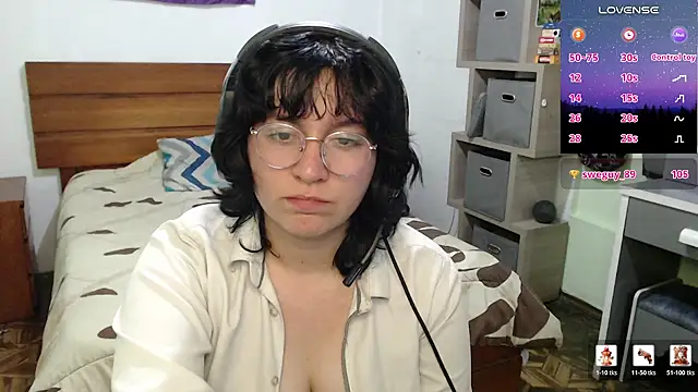 Froggyinthebox live cam on StripChat