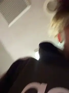 BabyGiraffe25 live cam on StripChat