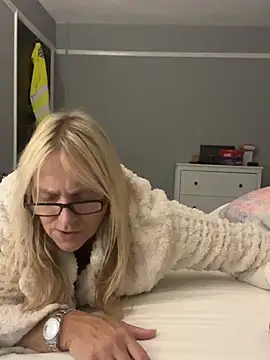 Blondnboujee53