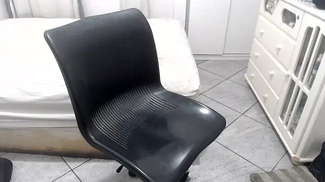 MysterBearMG live sex cam