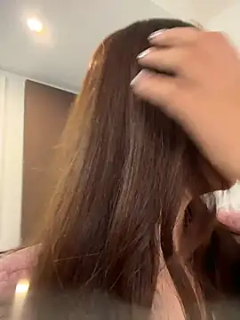 Yioyio-666 live cam preview