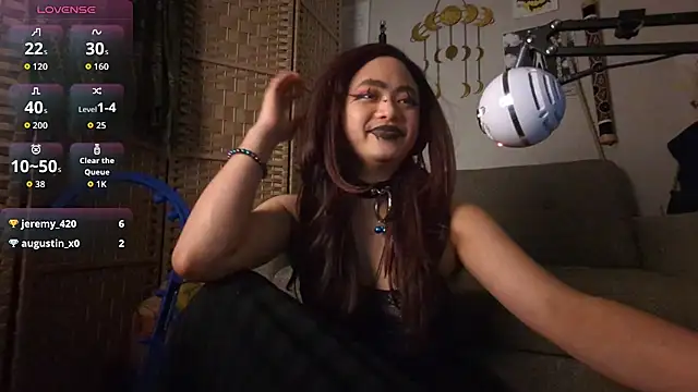 DemonessAzazel live cam on StripChat