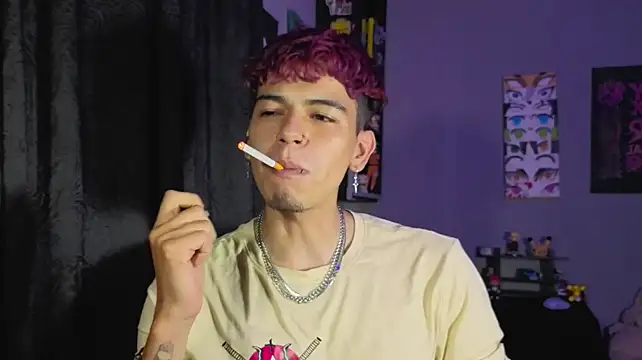 MikeyKuro live cam on StripChat