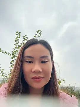 Yioyio-666 live cam on StripChat