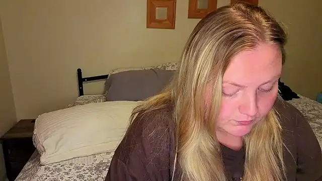 Phatassblonde live cam preview