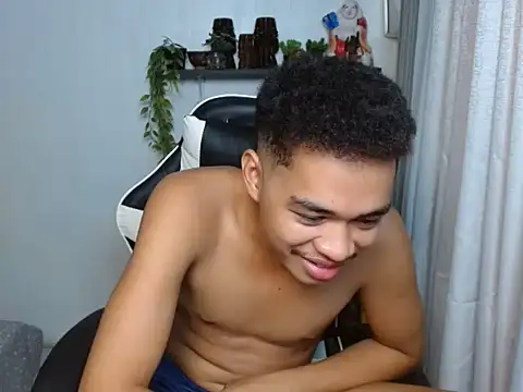 curlyasian_njxx