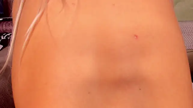 LexxiLow live cam preview