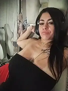 chelaqueen_ live cam on StripChat