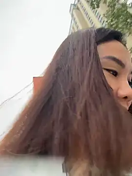 yioyio-666 (F young) - 仿真精液摸胸诱惑2分钟