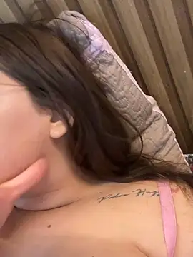 Laryssinha_69 live cam preview