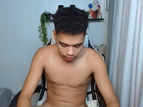 curlyasian_njxx