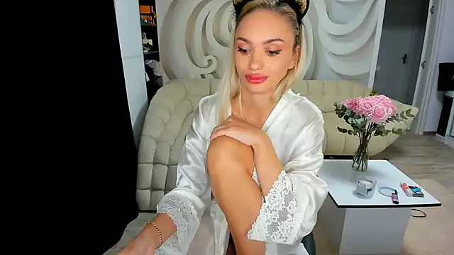 HaleySweet18 live cam on StripChat