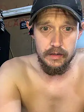 Midwestalpha live cam on StripChat