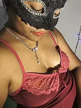 DIRTYSECRET_QUEEN_07