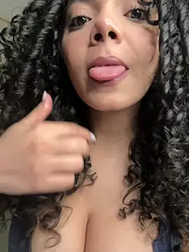 Curlyierr live cam preview