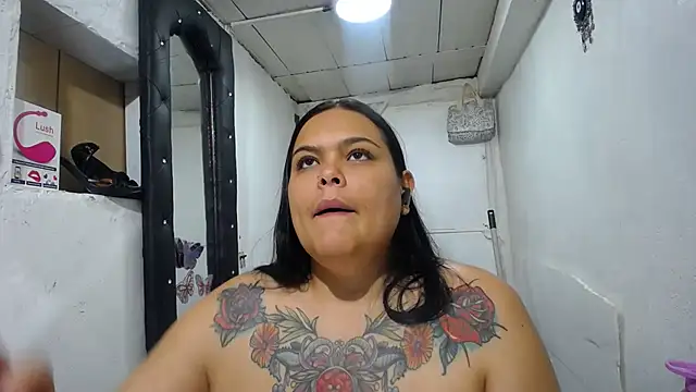 nattashafoxx live cam on StripChat