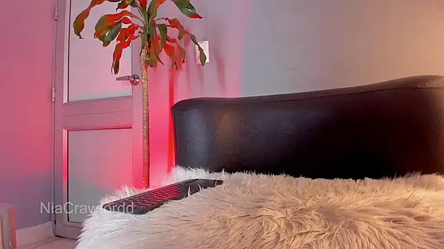 NiaCrawfordd live cam preview