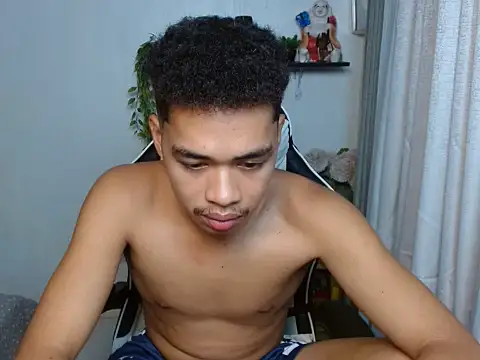 curlyasian_njxx