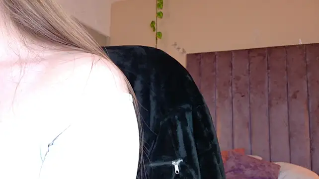 Dahlia_Rousse live cam on StripChat