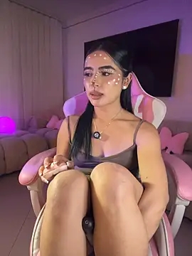 Emily-14 live cam preview