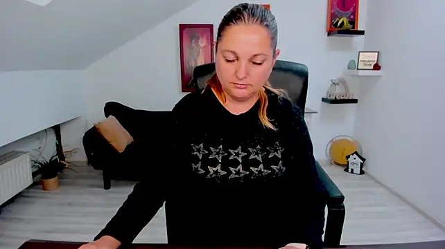 LollaGirl live cam preview