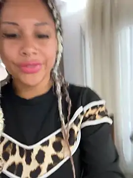 HaileyDiana live cam on StripChat