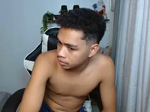 curlyasian_njxx