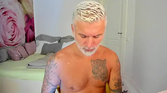BlowMyXXL live cam on StripChat