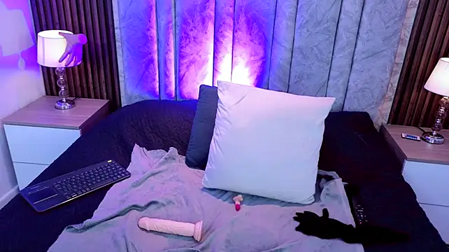 Amber_Moon_ live cam preview
