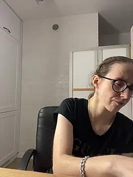 MartiniiSelenna live cam on StripChat